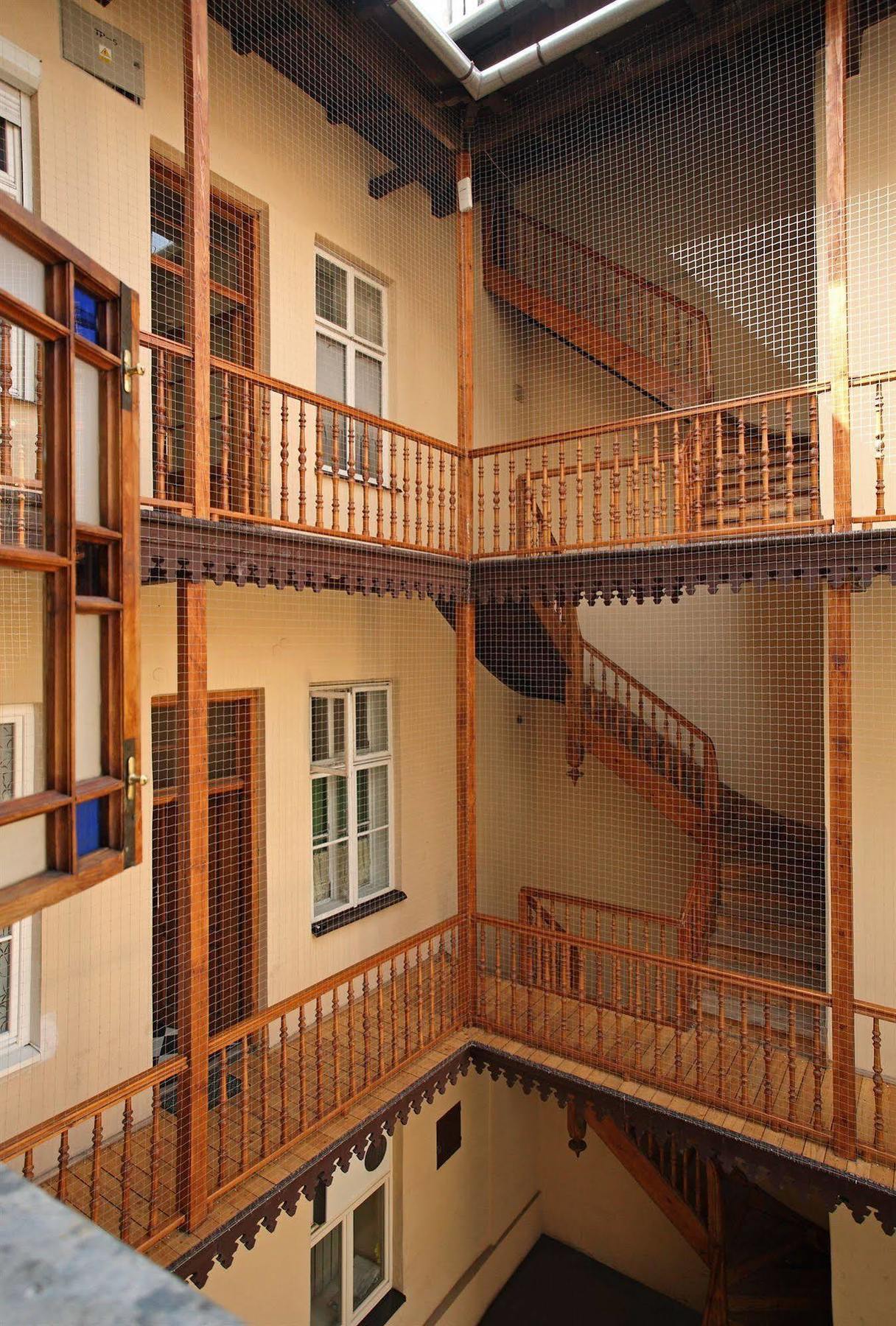 Enigma Hostel Kraków Exteriör bild