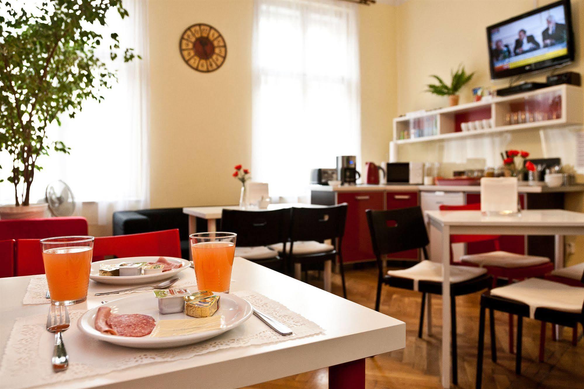 Enigma Hostel Kraków Exteriör bild